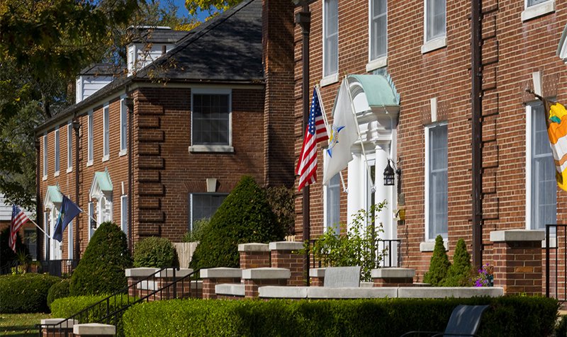 Scott_AFB_base_housing picture of colonial style home